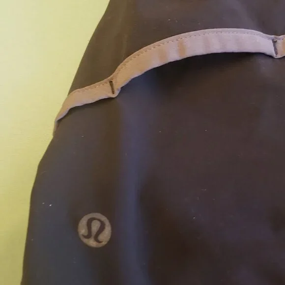 Lululemon Speed Up Shorts. Black 6 - Picture 3 of 7
